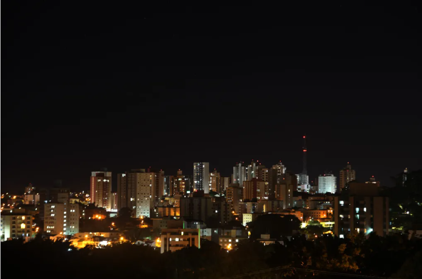 A população de São Carlos segue em crescimento. De acordo com a estimativa mais recente do Instituto Brasileiro de Geografia e Estatística (IBGE), o município possui 266.427 habitantes em 2025, consolidando-se entre as principais cidades do interior paulista em número de moradores.