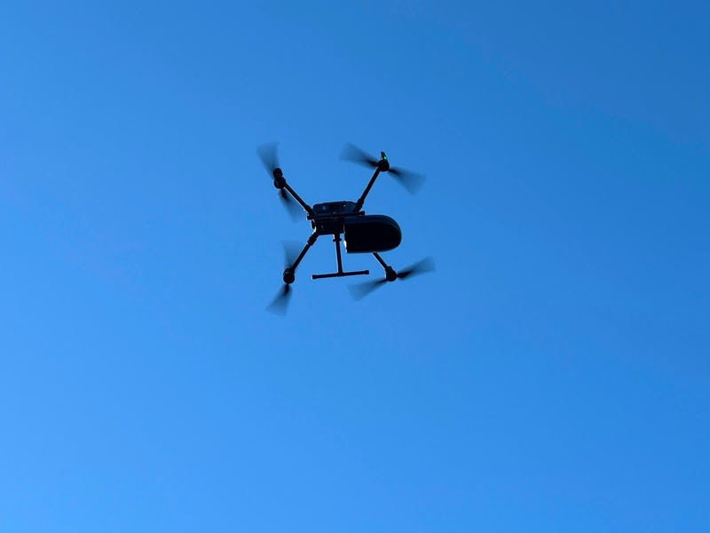 O LATAM MRO de São Carlos implantou drones para transportar pequenos materiais entre o armazém e as oficinas. A tecnologia reduziu de cerca de 15 minutos para apenas 30 segundos o tempo de entrega e já é utilizada em aproximadamente 160 operações por dia.