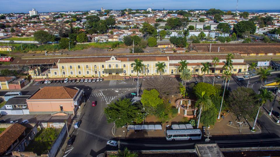 A Vila Prado é um dos bairros mais tradicionais e conhecidos de São Carlos. Sua história está diretamente ligada ao desenvolvimento da ferrovia, à expansão urbana da cidade e à formação de uma comunidade marcada pelo trabalho e pelo espírito de vizinhança.