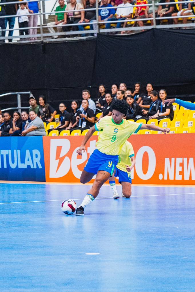 Atleta da ASF São Carlos, Raiara Carioca marcou cinco gols pela Seleção Brasileira e conquistou o Sul-Americano Sub-20 de Futsal Feminino