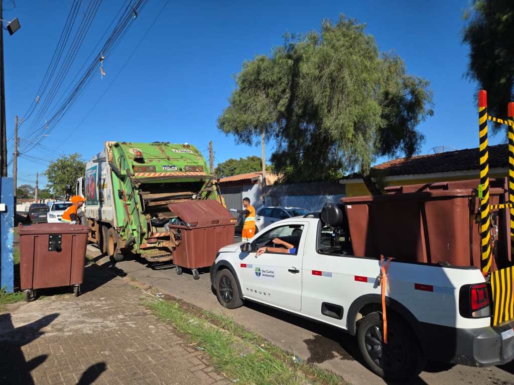 São Carlos testa o Projeto Movilix no Jardim Gonzaga. Veículo menor pretende facilitar a coleta de lixo em ruas estreitas e melhorar o trabalho dos coletores.
