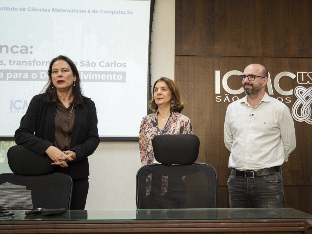 IntegraSanca revela 101 sistemas na Prefeitura de São Carlos, sendo 28 obsoletos. Projeto com a USP pretende integrar dados e melhorar serviços públicos.