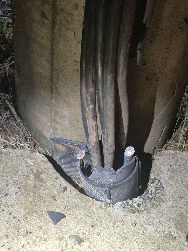 Dois homens foram presos após furto de cabos em uma estrutura do SAAE em São Carlos. Crime foi flagrado por câmeras e houve princípio de incêndio.