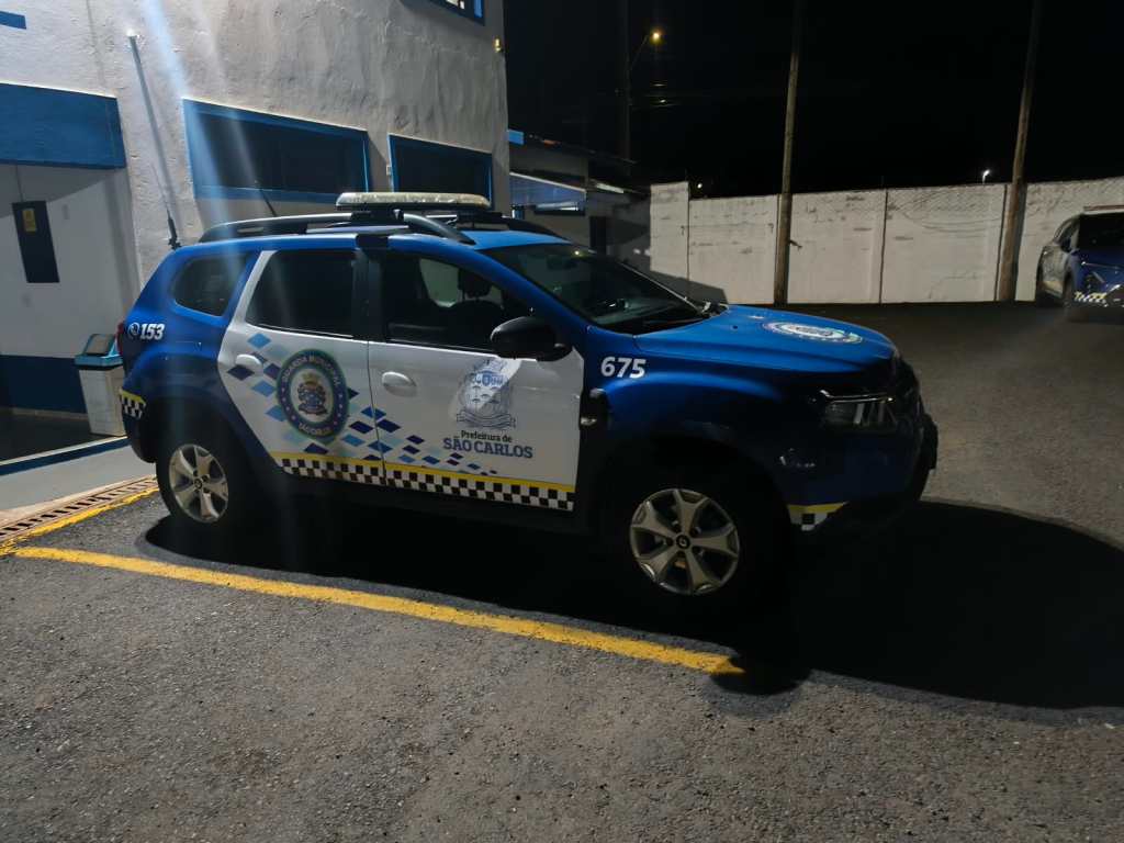 Homem foi detido pela Guarda Municipal de São Carlos dentro de um CEMEI no Jardim Cruzeiro do Sul após disparo de alarme na noite de sexta-feira (11).