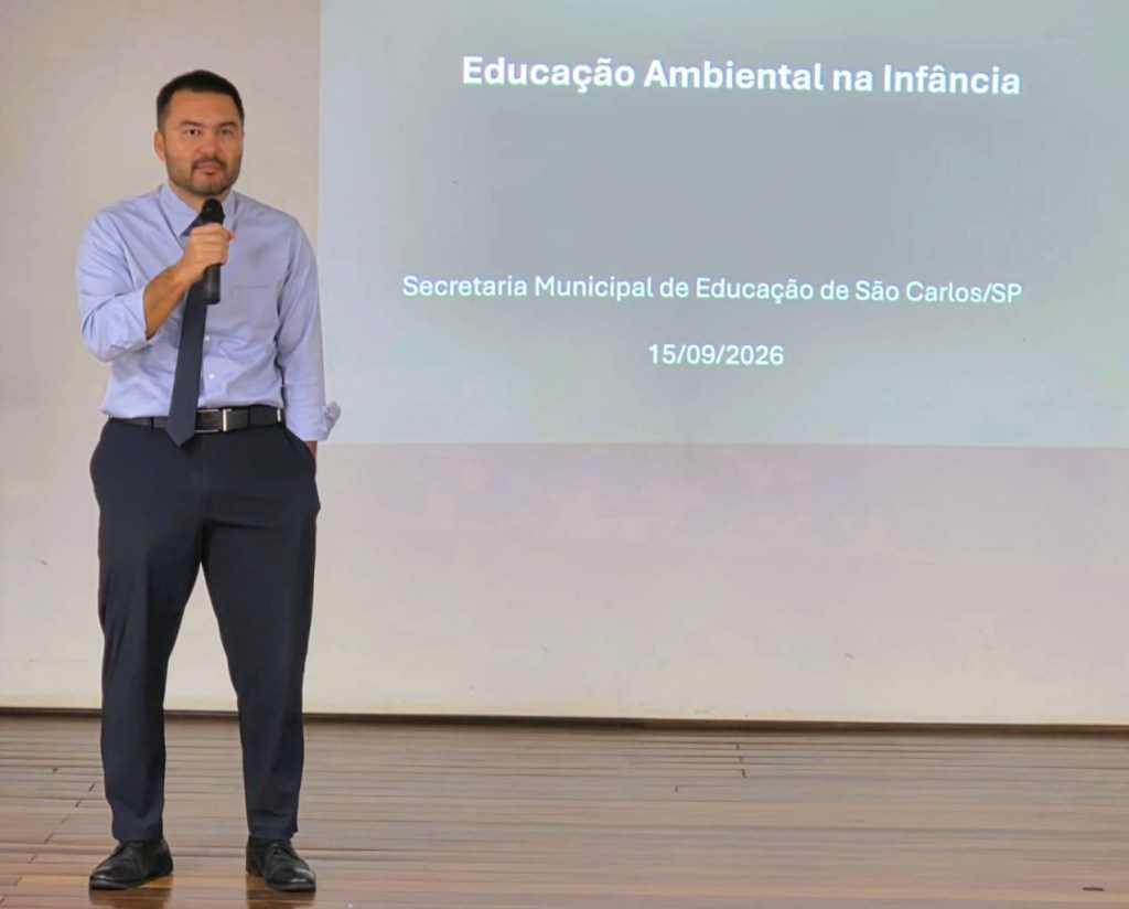 Flávio Okamoto participou da Parada Pedagica
