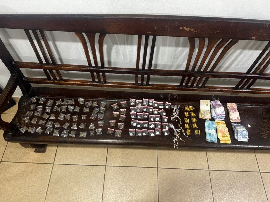 Mais de 170 porções de drogas são apreendidas pela PM no Jardim Gonzaga em São Carlos