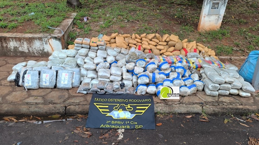 Mais de 300 kg de drogas são apreendidos na Washington Luís em Ibaté; três são presos