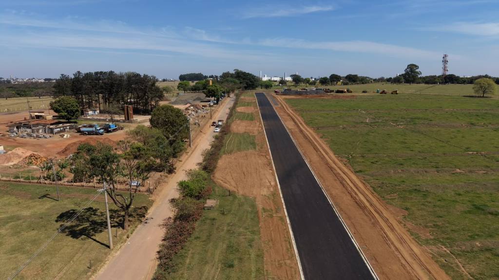 Obras avançam na nova ligação entre Jockey Clube e Jardim Embaré, em São Carlos. Via recebe asfalto e investimento chega a R$ 4,6 milhões