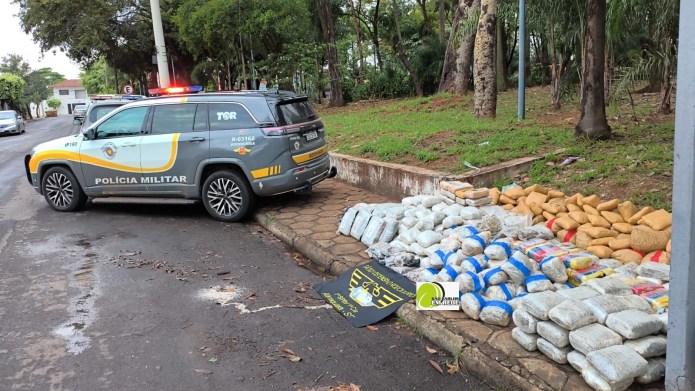 Mais de 300 kg de drogas são apreendidos na Washington Luís em Ibaté; três são presos Mais de 300 kg de drogas são apreendidos na Washington Luís em Ibaté; três são presos