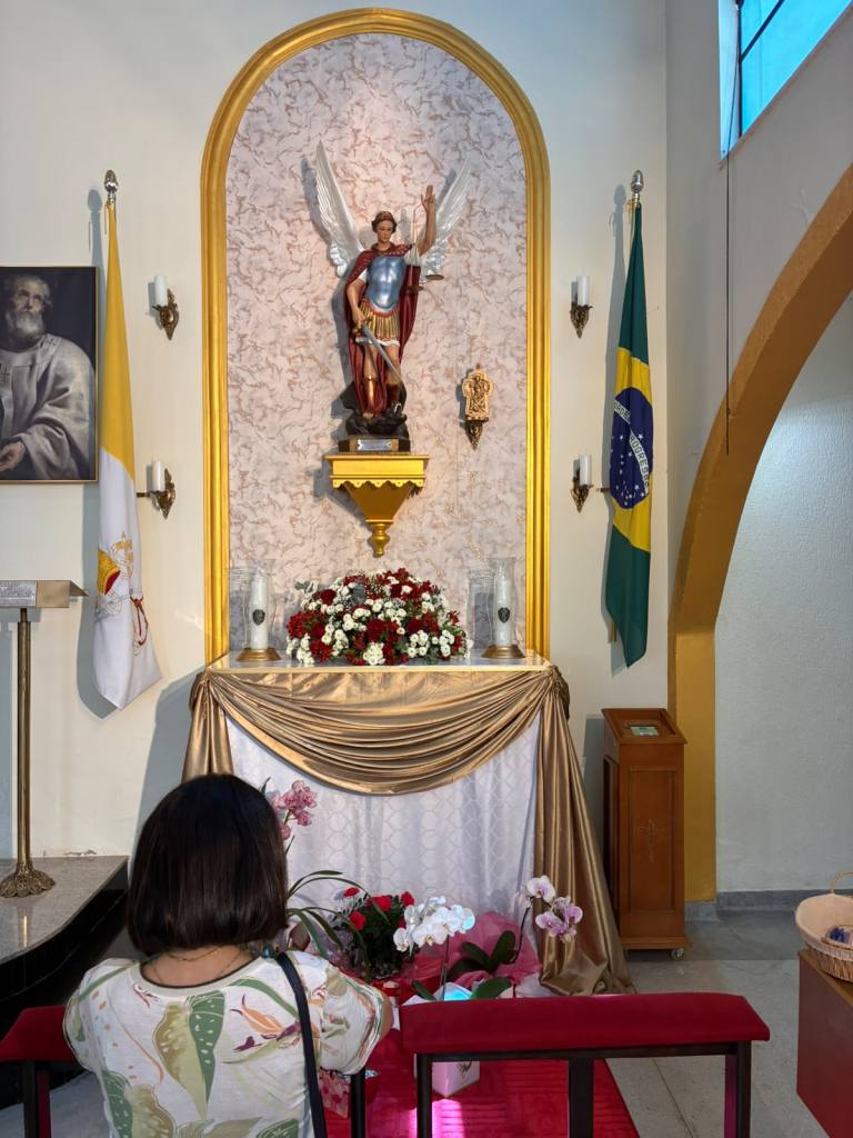 A fé em São Miguel Arcanjo: paróquia tem várias atividades e um delicioso bolo
