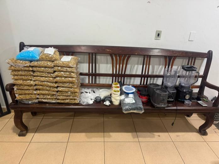 Força Tática apreende 1 kg de cocaína e 28 mil microtubos em São Carlos Força Tática apreende 1 kg de cocaína e 28 mil microtubos em São Carlos