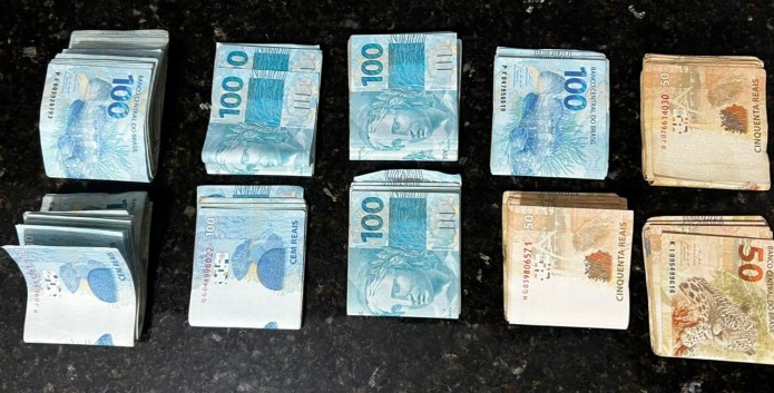 Idosa de 84 anos caiu no golpe do falso sequestro em São Carlos, entregou R$ 5 mil e separou outros R$ 10 mil. Dois homens foram presos Idosa de 84 anos caiu no golpe do falso sequestro em São Carlos, entregou R$ 5 mil e separou outros R$ 10 mil. Dois homens foram presos