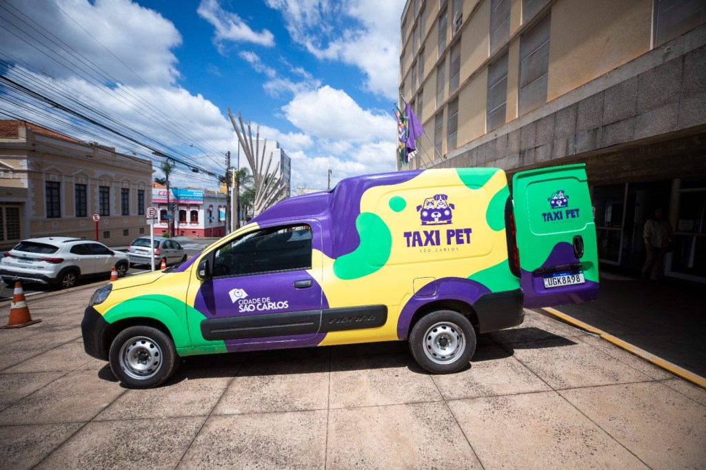 São Carlos passa a oferecer Táxi Pet gratuito para tutores em situação de vulnerabilidade levarem cães e gatos ao atendimento veterinário.