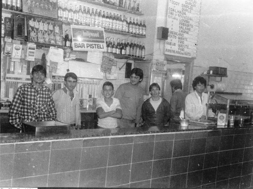 A história do estabelecimento também se encontrou com o esporte são-carlense. O Bar Pistelli foi o berço do Parabola, que posteriormente se transformaria em uma vencedora equipe de voleibol.