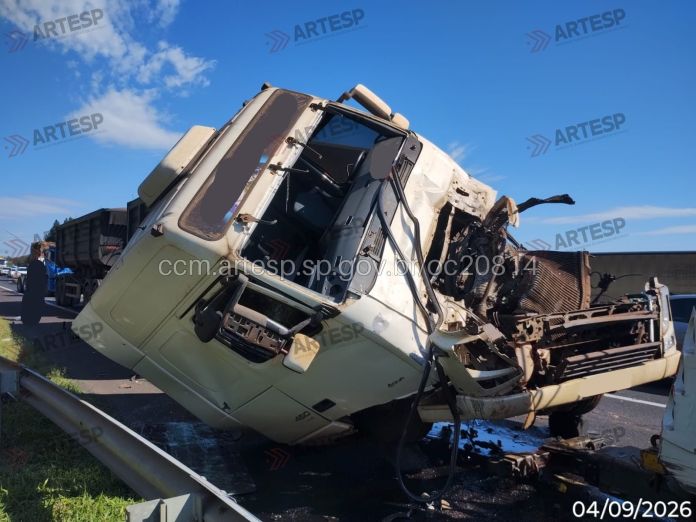 Motorista de bitrem morreu em acidente envolvendo três caminhões na Rodovia Washington Luís, em Itirapina. SP-310 teve interdição parcial Motorista de bitrem morreu em acidente envolvendo três caminhões na Rodovia Washington Luís, em Itirapina. SP-310 teve interdição parcial