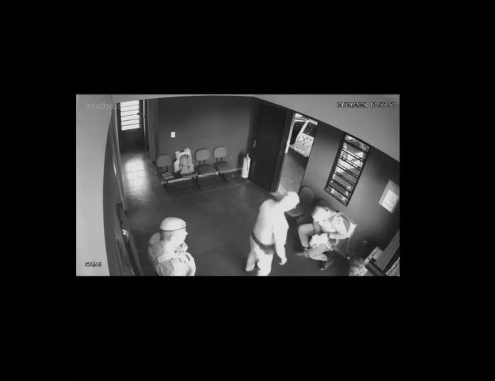 Bebê engasgada é salva por Policial Militar do 38° Batalhão Bebê engasgada é salva por Policial Militar do 38° Batalhão