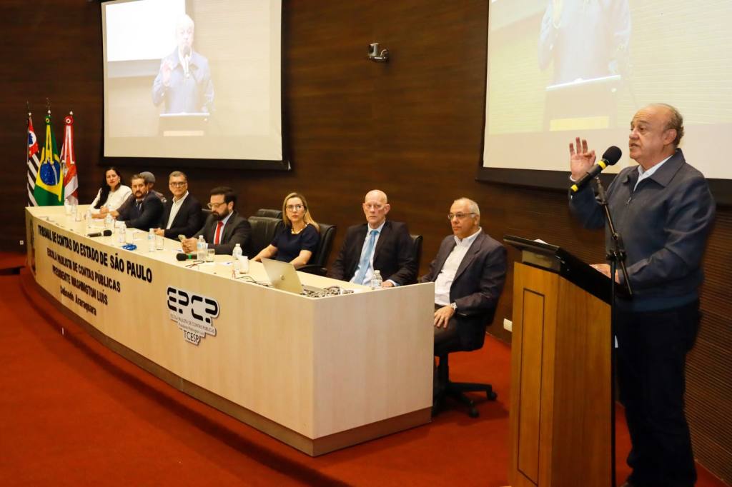 Lucão Fernandes participou de encontro em Araraquara que debateu transparência, controle interno, licitações, gestão de riscos e integridade pública.