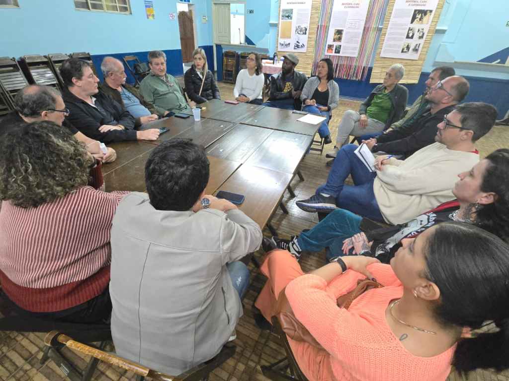 São Carlos iniciou o planejamento do Carnaval 2027. Festa será realizada entre 6 e 9 de fevereiro e poderá ter novos trajetos, desfile de fantasias e outras novidades.