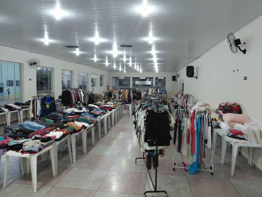 Bazar Beneficente da Paróquia São Sebastião terá peças a R$ 5 e R$ 10 neste sábado e domingo em São Carlos. Veja horários e local