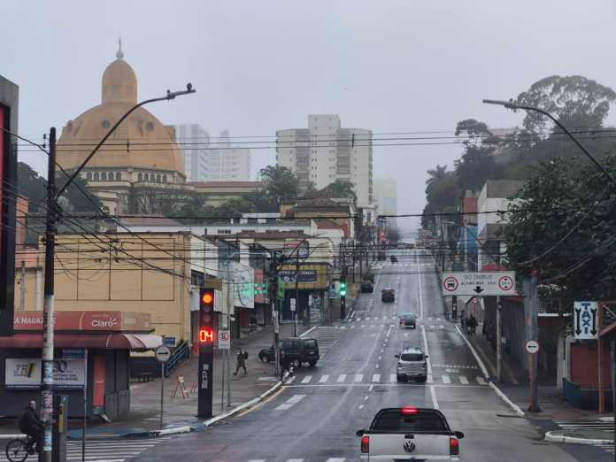 Após calor intenso, frente fria muda o tempo e chuva volta a São Carlos Após calor intenso, frente fria muda o tempo e chuva volta a São Carlos