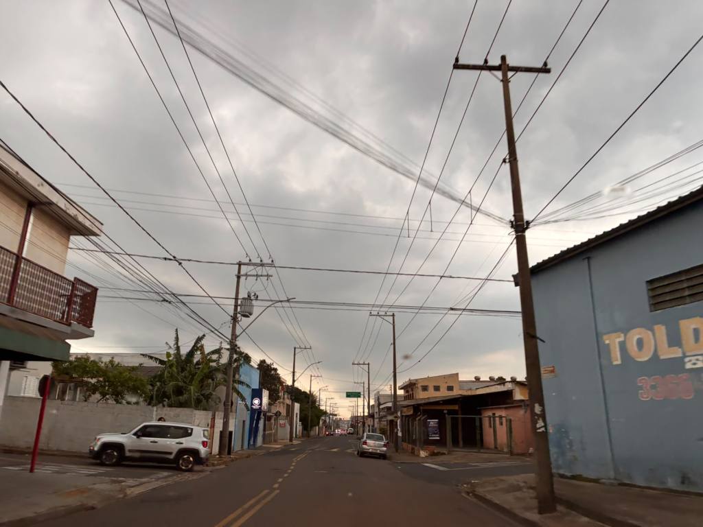São Carlos amanhece com chuva nesta terça (22). IPMet, INMET e Defesa Civil indicam instabilidade, risco de temporais e queda de temperatura