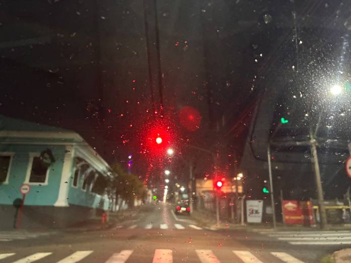 chuva noite sao carlos Defesa Civil alerta para núcleos de chuva com raios sobre São Carlos