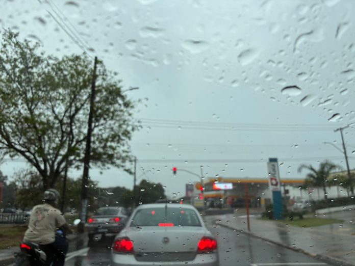 Frente fria traz chuva para São Carlos, queda de temperatura e alerta de ventos fortes, afirma Defesa Civil Frente fria traz chuva para São Carlos, queda de temperatura e alerta de ventos fortes, afirma Defesa Civil