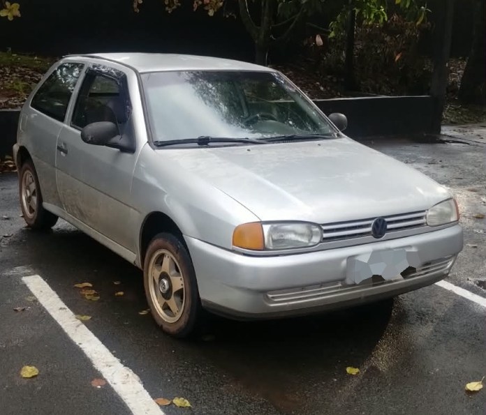 Carro furtado: homem é detido pela PM Carro furtado: homem é detido pela PM