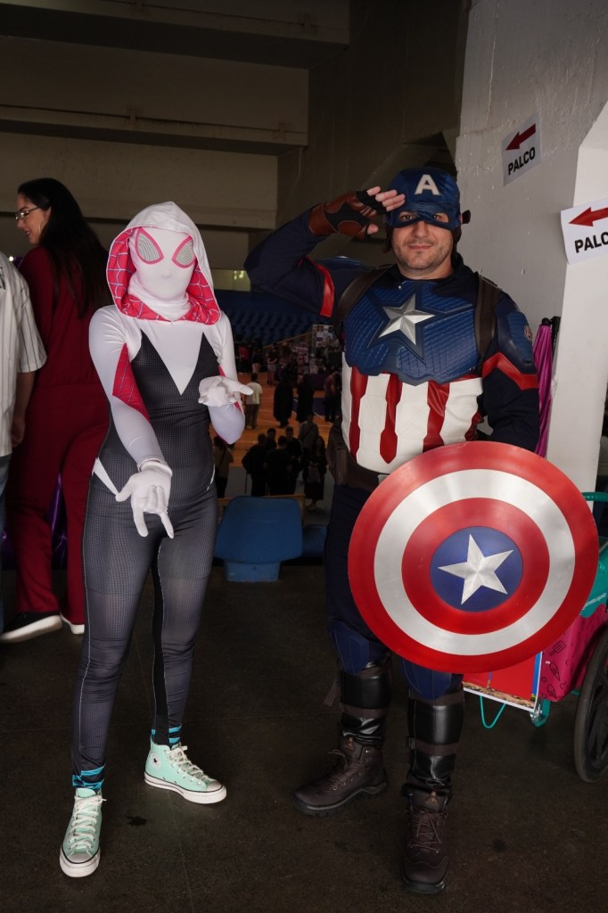 Geek Sanca Fest reuniu cerca de 10 mil pessoas no Ginásio Milton Olaio Filho, em São Carlos, com cosplay, K-pop, games, RPG e solidariedade.