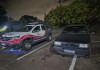 Motorista foge da PM, abandona carro furtado em frente à UPA e acaba detido em São Carlos Motorista fugiu da Polícia Militar pelos bairros Cidade Aracy e Antenor Garcia, em São Carlos. O carro, um Fiat Uno, havia sido furtado horas antes
