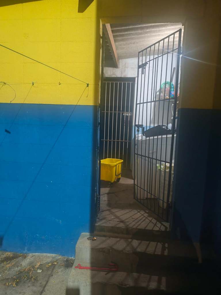 Homem foi detido pela Guarda Municipal de São Carlos dentro de um CEMEI no Jardim Cruzeiro do Sul após disparo de alarme na noite de sexta-feira (11).