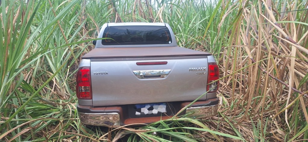 Hilux é localizada em canavial após buscas com apoio do helicóptero Águia na região de São Carlos