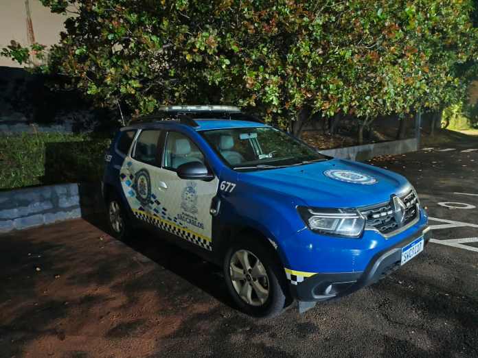 Mulher é socorrida pela GM após ameaça no Embaré Mulher é socorrida pela GM após ameaça no Embaré