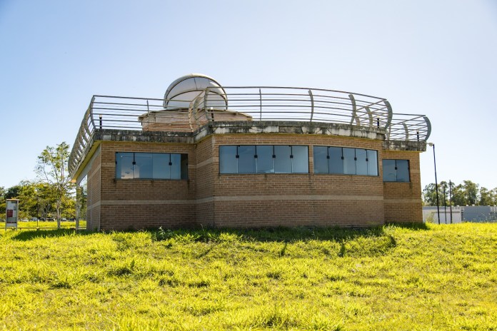 Observatório da UFSCar abre telescópios para noite gratuita de observação do céu em São Carlos