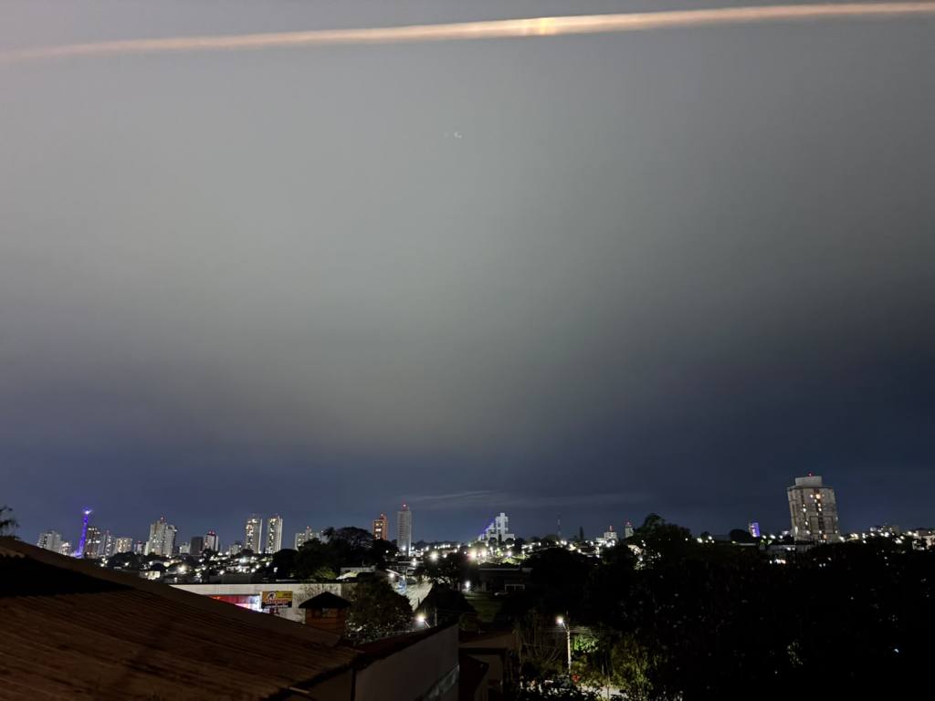 Noite ainda exige atenção: São Carlos tem chance de chuva e terça pode continuar instável