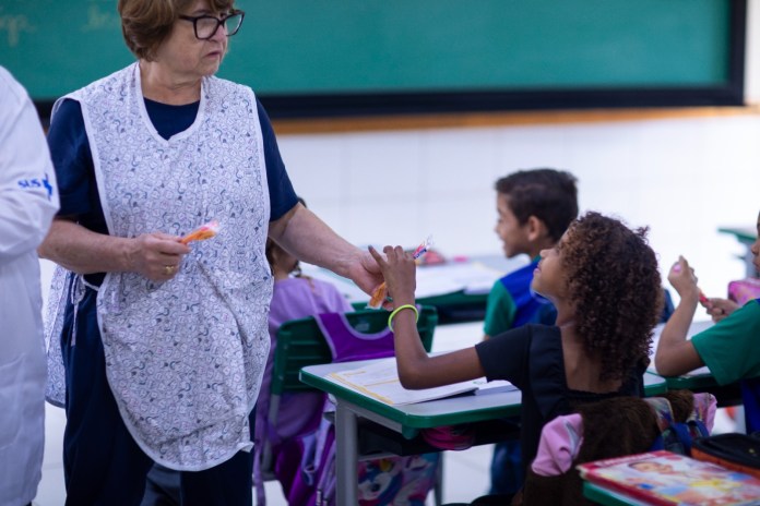 Saúde bucal: até 800 crianças são atendidas por semana em São Carlos Saúde bucal: até 800 crianças são atendidas por semana em São Carlos
