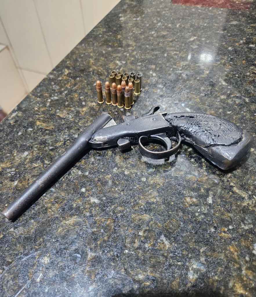 Polícia Militar apreende pistola carregada e munições no Cidade Aracy, em São Carlos