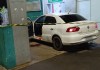 Casal é baleado dentro de carro
