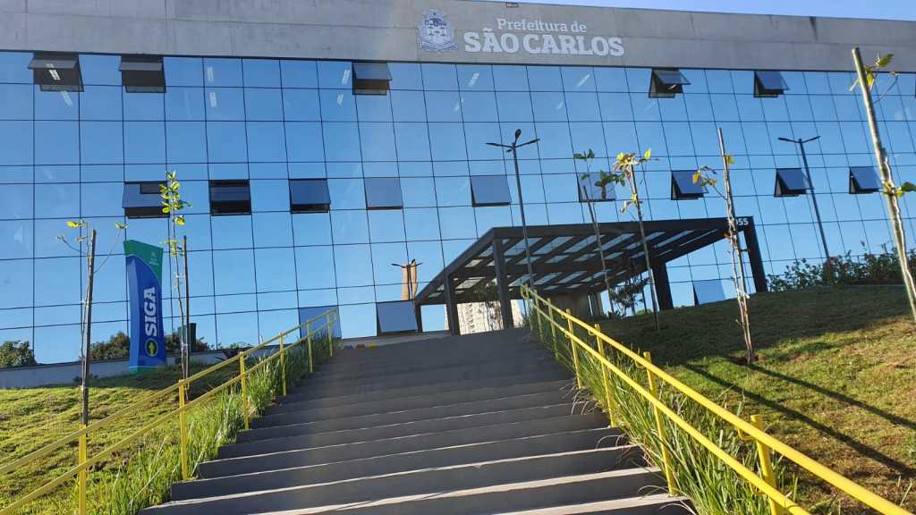 Funcionamento dos serviços públicos municipais de São Carlos durante o ponto facultativo de 26 de outubro de 2026.