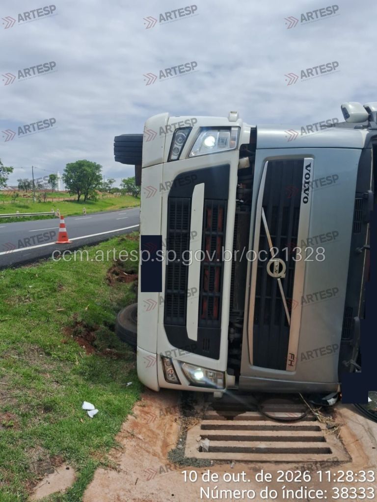 Carreta tomba WL em São Carlos