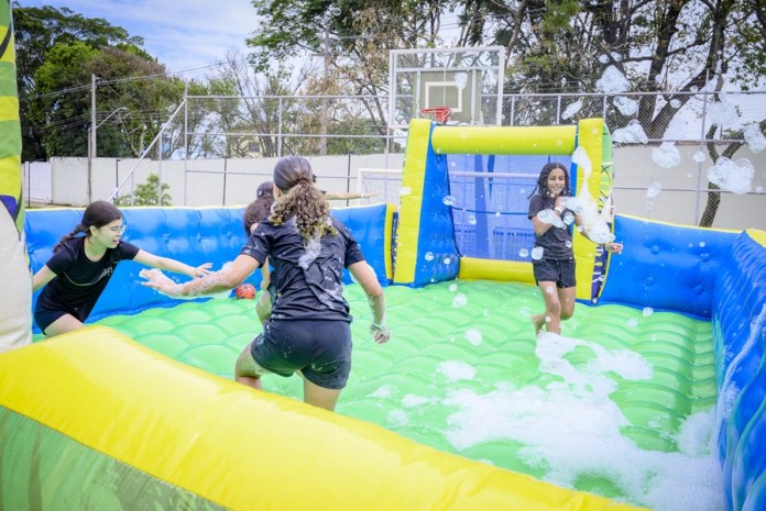 SESI Diverte São Carlos oferece atividades gratuitas para crianças e famílias no sábado, 17 de outubro. SESI Diverte São Carlos oferece atividades gratuitas para crianças e famílias no sábado, 17 de outubro.