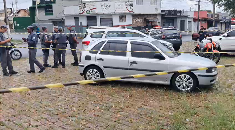 Homem é encontrado morto dentro de carro em frente ao Luisão