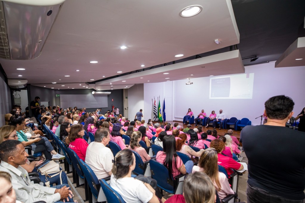 Outubro Rosa em São Carlos reforça diagnóstico precoce; cidade oferece 1,4 mil mamografias por mês