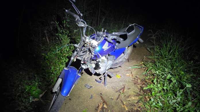 Trio tenta furtar motocicleta e foge ao ser flagrado em São Carlos Trio tenta furtar motocicleta e foge ao ser flagrado em São Carlos