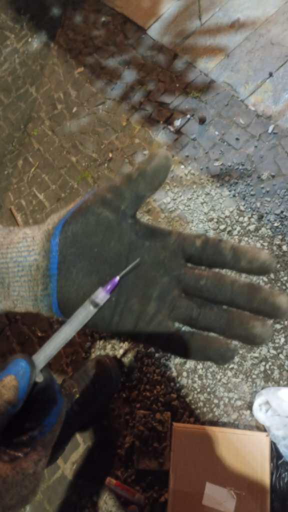 Descarte de agulhas e vidros oferece risco aos trabalhadores da coleta de lixo em São Carlos