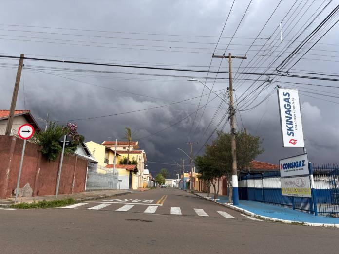 Dia vira noite em São Carlos Dia vira noite em São Carlos