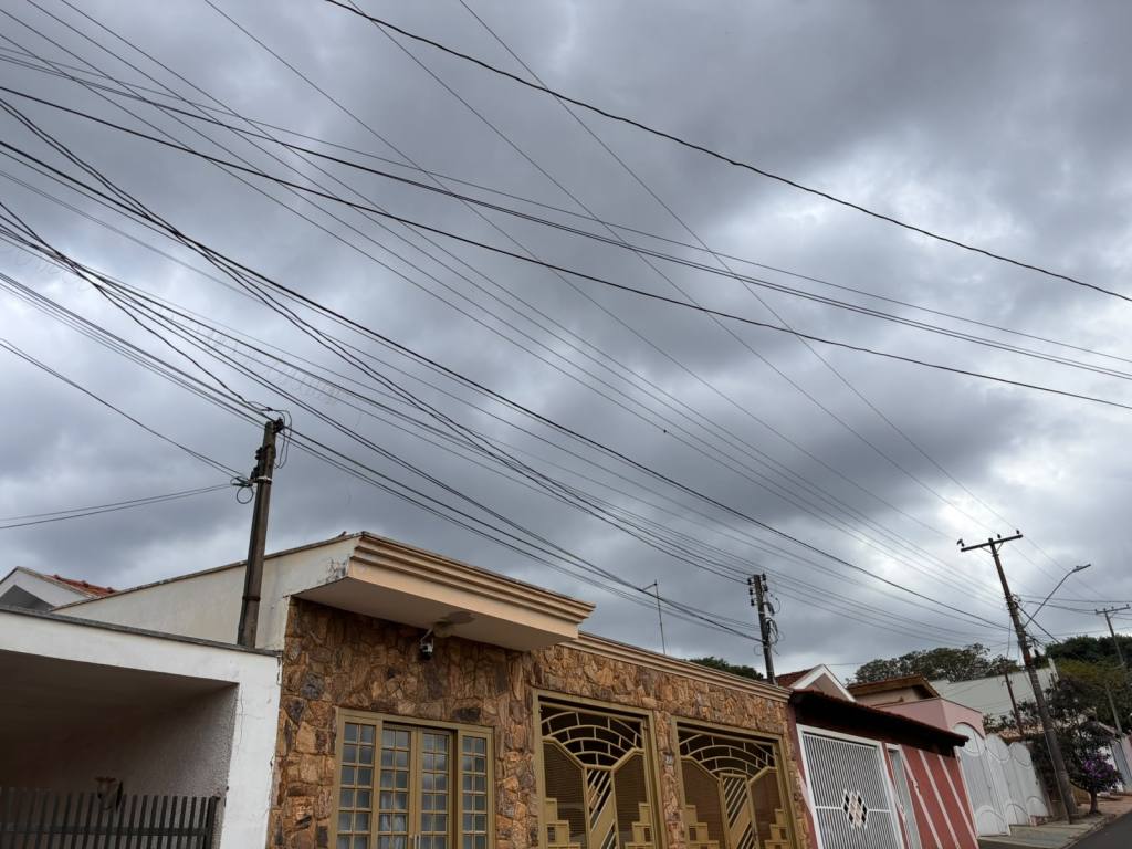 Chuvas intensas, raios e vendaval: INMET emite alerta laranja para São Carlos