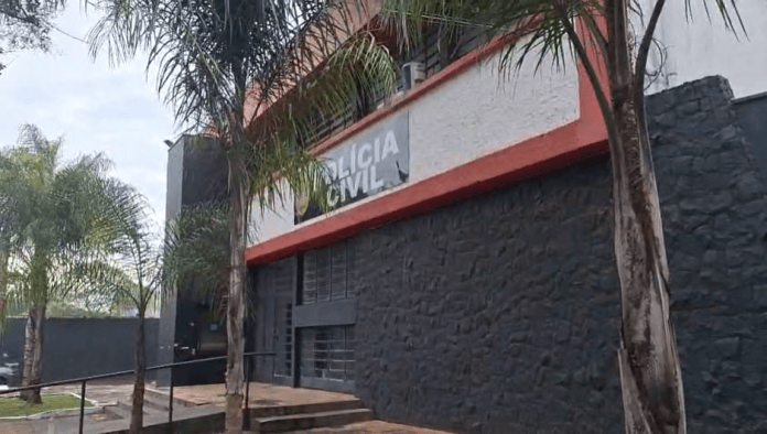 Ladrões furtam joias e relógios