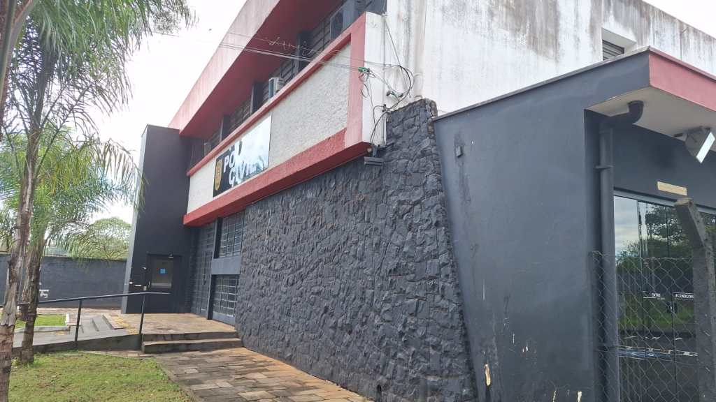 Faca no pescoço: homem é atacado em São Carlos e tem o celular roubado