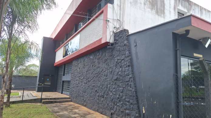 Faca no pescoço: homem é atacado em São Carlos e tem o celular roubado